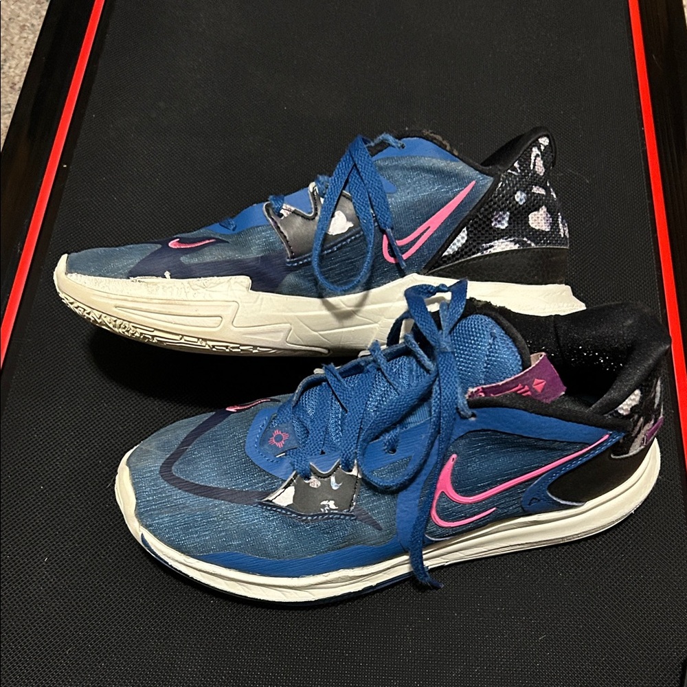 Blue and Pink Basketball shoes - Picture 2 of 5